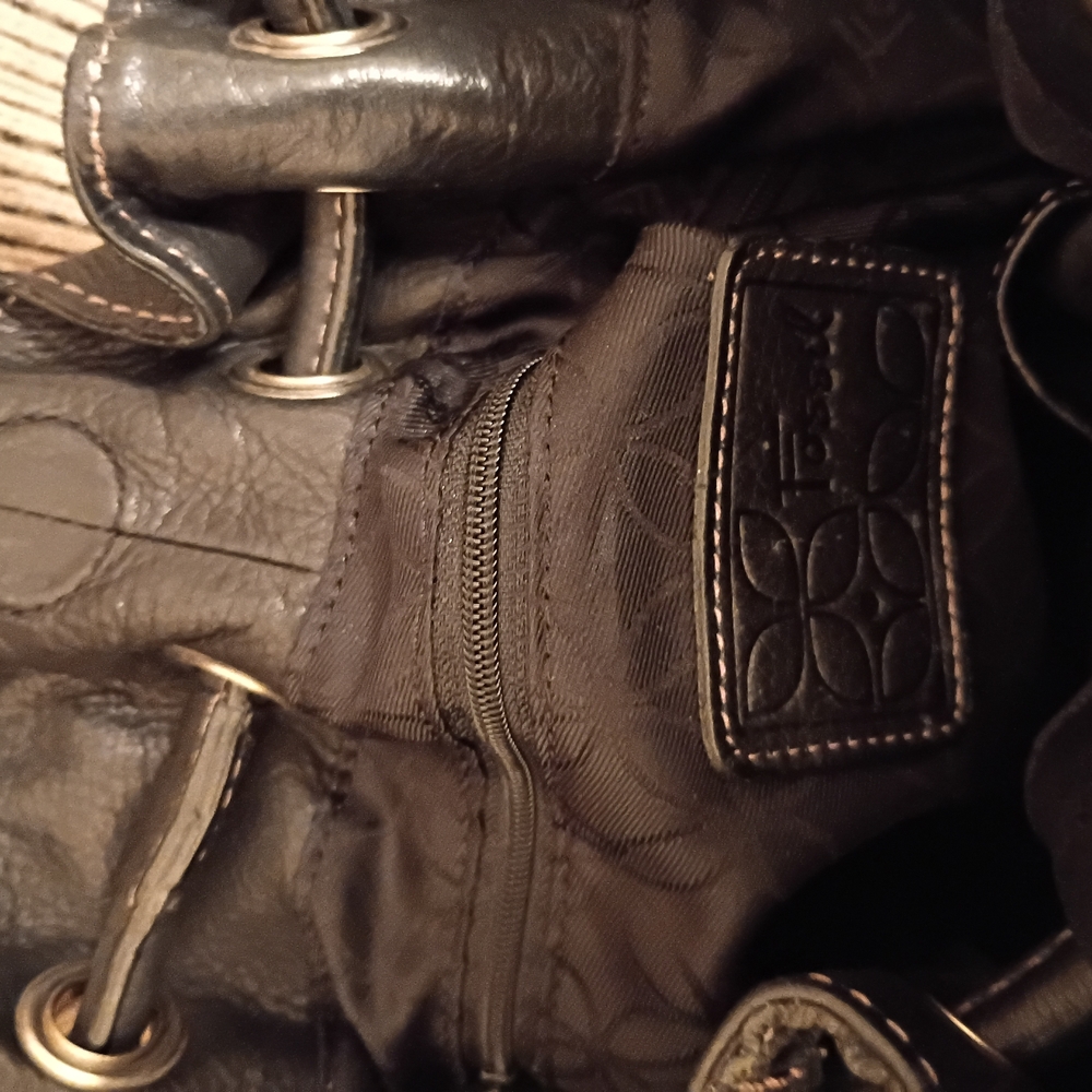 Fossil Chic Black Leather Drawstring Shoulder Bag - Picture 7 of 7